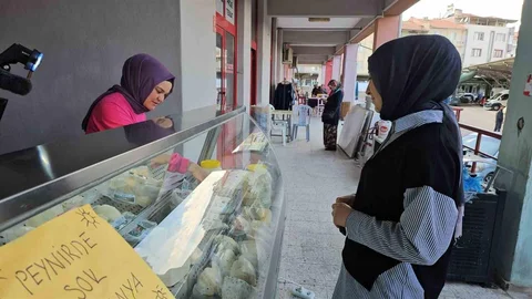 Sındırgı’da kadınlar üreterek doğal peynirleri sofralara getiriyor