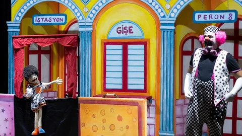 Mersin Şehir Tiyatrosu Çocuklar İçin Perdelerini Açtı