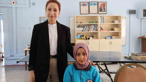 Adana'daki köy okulunda özel okul konforunda eğitim veriliyor.