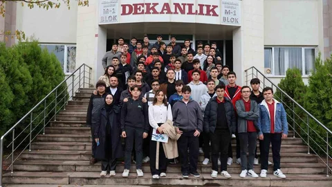 Düzce'de lise öğrencileri üniversiteyi ziyaret etti