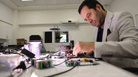 Elazığ'da Işığı Dalga Boylarına Ayıran Cihaz Geliştirildi