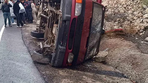 Karabük Eskipazar'da kamyonet devrildi, 5 kişi yaralandı