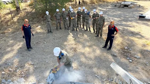 Aydın'da Komandolara Arama Kurtarma Eğitimi