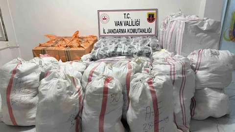 Van'da gümrük kaçağı malzemeler ele geçirildi