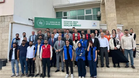 Kahta'da gençlik liderleri değerlendirme toplantısı yapıldı