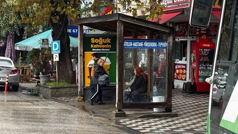 Zonguldak Alaplı'da halk otobüsü duraklarında saat çizelgesi yok