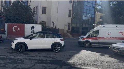 Mardin'de trafik sıkıştı, ambulans ters yönden ilerledi