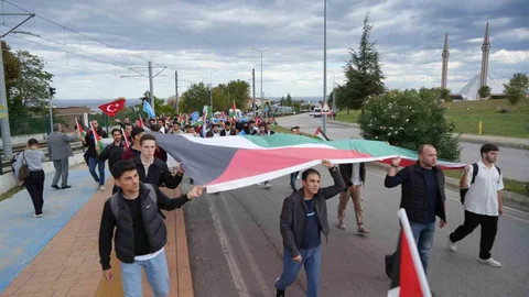 Samsun'da üniversite öğrencileri Filistin için anlamlı bir yürüyüş düzenledi.