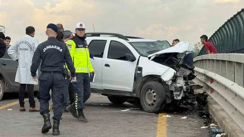 İçişleri Bakanı Ali Yerlikaya, Sakarya'nın Akyazı ilçesinde trafik kazasında şehit düşen jandarmalar için taziye mesajı yayımladı.