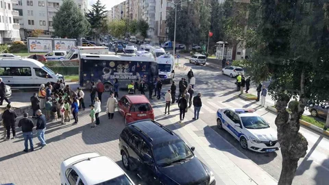 Çorum'da halk otobüsü kamyona çarptı