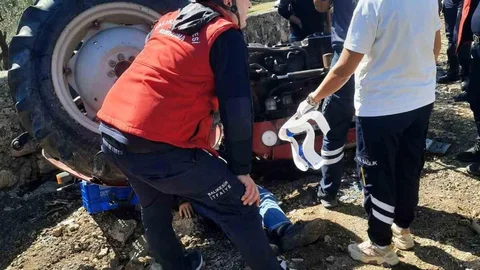 Balıkesir'de Traktör Devrildi