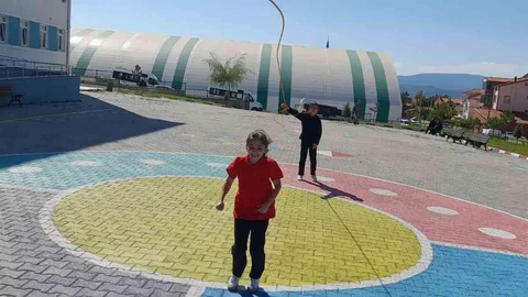 Kütahya'nın Tavşanlı ilçesinde 5. sınıf öğrencileri oyunlarla öğrenme etkinliği gerçekleştirdi.