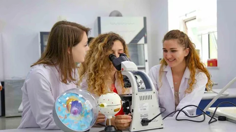 Antalya'da ALKÜ, 2026 dünya üniversite sıralamalarında Türkiye’de 41. sırada yer aldı.