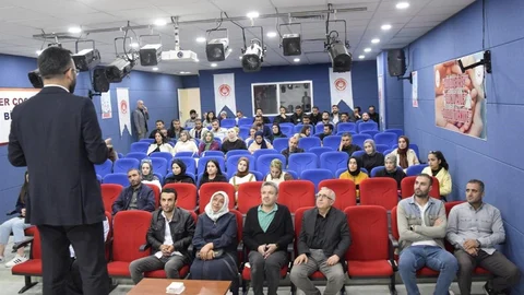 Muş'ta sosyal hizmet personeline travma eğitimi verildi