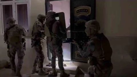 Hatay'da göçmen kaçakçılarına yönelik yapılan operasyonda 10 kişi tutuklandı.