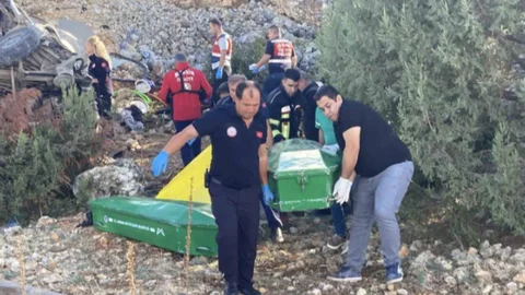 Yaralı Yolcudan Acı Haber: Erdemli’de Şarampole Uçan İşçi Servisinde Vefat Eden Sayısı 5’e Yükseldi!
