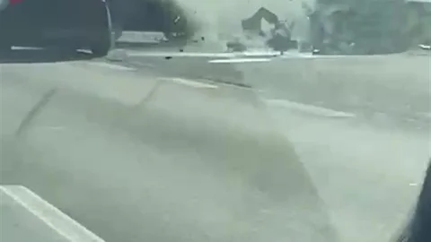 Kocaeli TEM Otoyolu'nda bebekli otomobili sıkıştıran sürücü 5 araca çarptı.