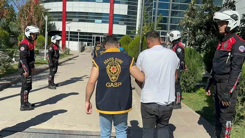 Adıyaman'da adliye önünde silahlı 3 şahıs yakalandı