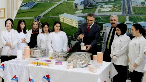 Ağrı'da üniversite öğrencileri yöresel lezzet Gırar çorbasını tatma fırsatı buldu.