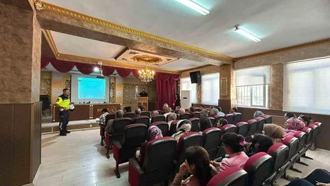 Kilis’te servis şoförlerine trafik eğitimi düzenlendi