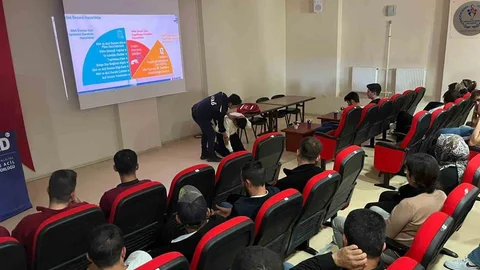 Bucak’ta AFAD tarafından düzenlenen afet eğitimi