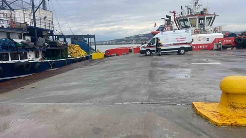 Çanakkale Boğazı'nda bir kişiyi kurtardılar