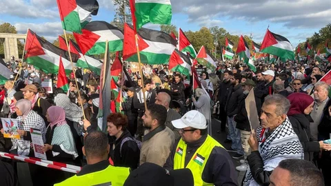 Berlin'de Filistin'e Destek Gösterisi