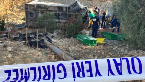 Mersin'de İşçi Servisi Kazasında Ölü Sayısı 6’ya Yükseldi: Detaylar Ortaya Çıktı