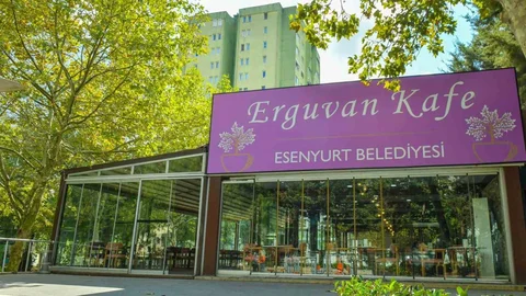 Esenyurt'ta Erguvan Kafe hizmete girdi