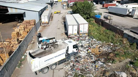 Mersin’de atık toplama çalışmaları sürüyor