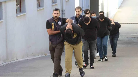 Adana'da otomobil ilanıyla dolandırıcılık yapan 6 kişi tutuklandı.