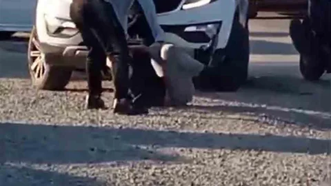 Hatay'da sokak ortasında bir kişi dövüldü