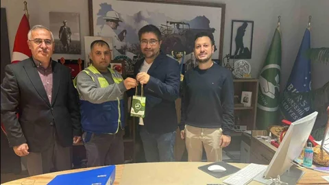 Bursa'da altın dolu çantayı polise teslim etti