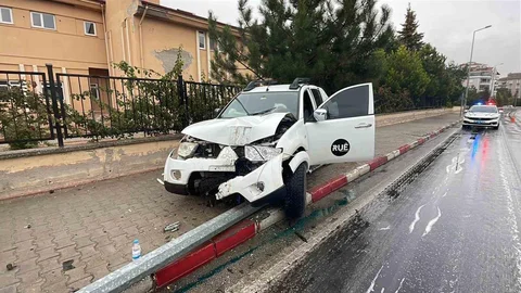 Karaman'da pikap kontrolden çıktı