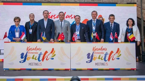 Kuşadası'nda Barış ve Kardeşlik Mesajları Verildi