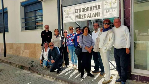 Manisa Lisesi mezunları SADER Müzesine yoğun ilgi gösterdi