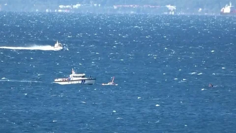 Antalya'da SUP board yapan 19 genç şiddetli rüzgar nedeniyle 2 mil açığa sürüklendi.