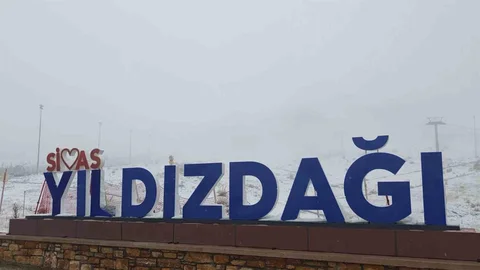 Sivas'ta Yıldız Dağı Kayak Merkezi'nde kar yağışı başladı