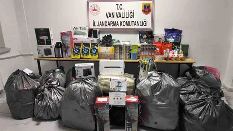 Başkale'de Gümrük Kaçağı Ele Geçirildi