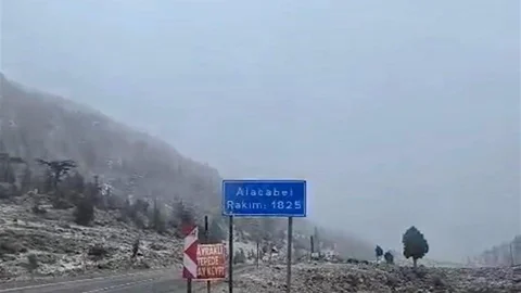 Antalya'da Alacabel'e yılın ilk karı yağdı