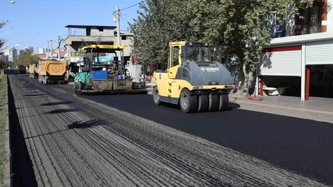 Diyarbakır'da Kayapınar'da 17 kilometrelik 8 caddeye sıcak asfalt serilecek.