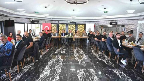 Bitlis'te Vali Karakaya basın mensuplarıyla bir araya geldi