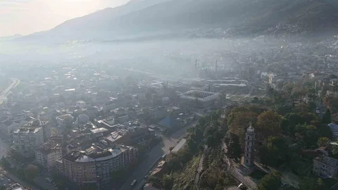 Bursa'da Tarihi Mekanlar Sisler Arasında Görüntülendi