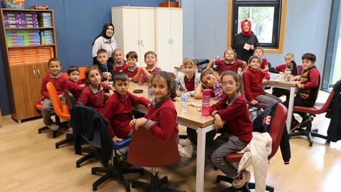 Sakarya'da minik öğrenciler yeteneklerini keşfetmek için atölyelere katıldı.