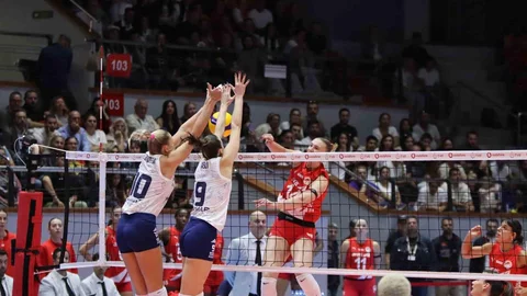 Vodafone Sultanlar Ligi'nde Fenerbahçe Medicana, deplasmanda Aras Spor'u 3-1 mağlup etti.