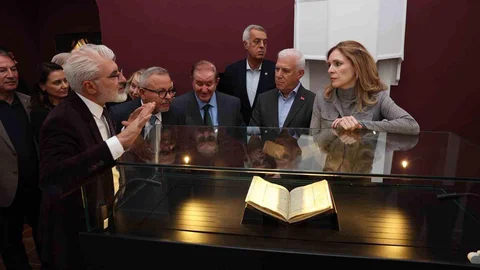 Bursa'da Asırlık Dede Korkut Yazması Tanıtıldı