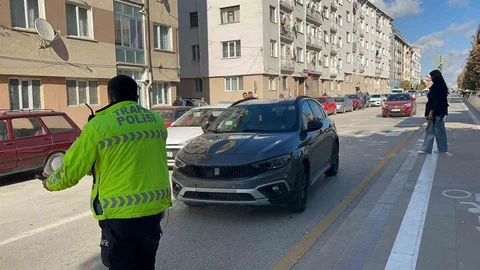 Eskişehir'de otomobil çarpan yaşlı kadının durumu ağır