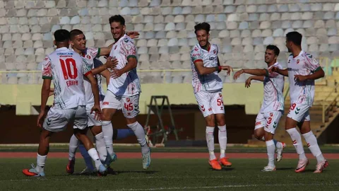 İzmir'de Karşıyaka Farklı Galip Geldi