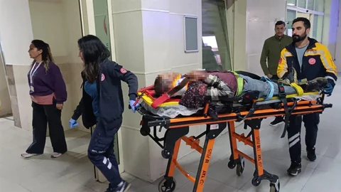 Kozan'da minibüs devrildi, 11 tarım işçisi yaralandı