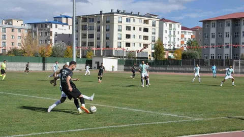 Kars 36 Spor, Şırnak Petrol Spor'u 4-1 yenerek sezona galibiyetle başladı